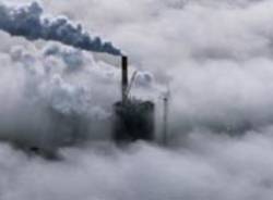 inquinamento atmosferico ciminiera