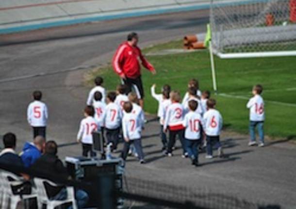 bambini calcio sport giovani alunni