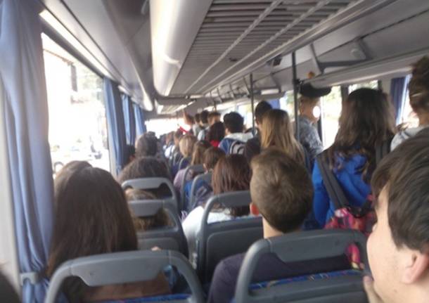 studenti autobus pullman scuola
