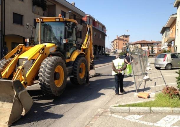 Lavori in corso e code ad Azzate (inserita in galleria)