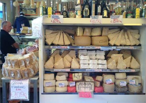 Il mercato di Luino (inserita in galleria)