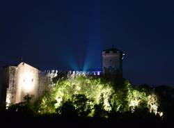 rocca di angera illuminata