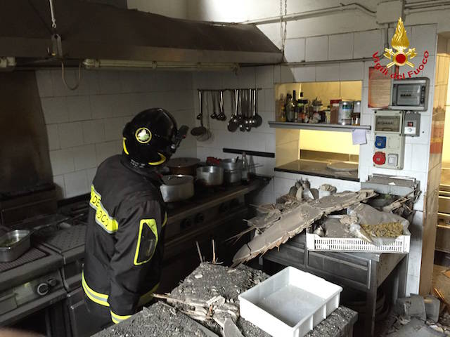 Crolla soffitto in un ristorante