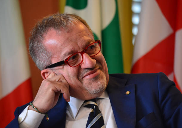 Roberto Maroni, una vita tra politica, musica e passioni
