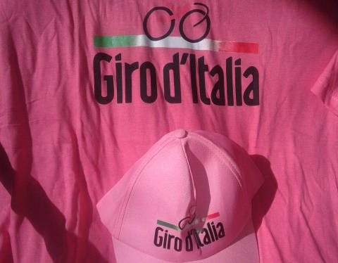 I cimeli della corsa rosa donati a Dominique