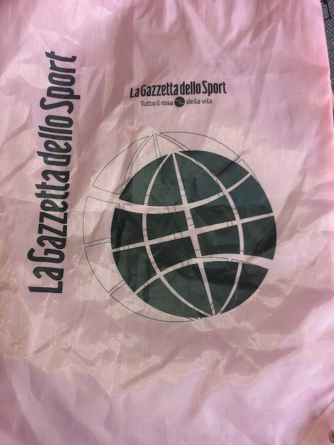 I cimeli della corsa rosa donati a Dominique