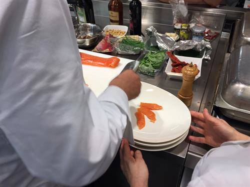 Zola e Merluzzo, salmone con i capperi: è il mare più originale