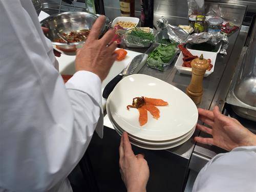 Zola e Merluzzo, salmone con i capperi: è il mare più originale