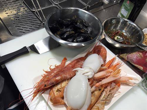Zola e Merluzzo, salmone con i capperi: è il mare più originale