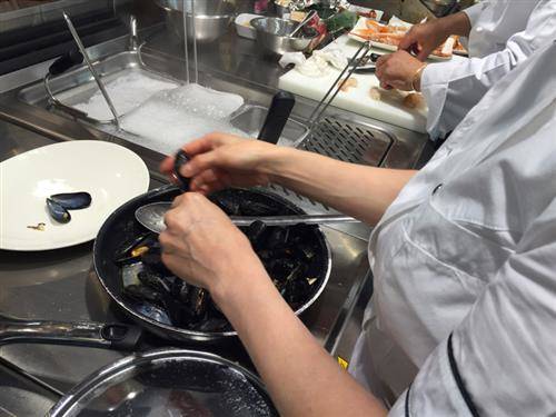Zola e Merluzzo, salmone con i capperi: è il mare più originale