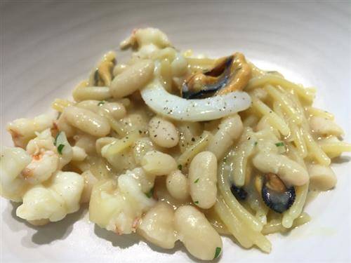 Zola e Merluzzo, salmone con i capperi: è il mare più originale