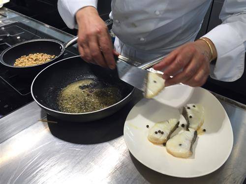 Zola e Merluzzo, salmone con i capperi: è il mare più originale