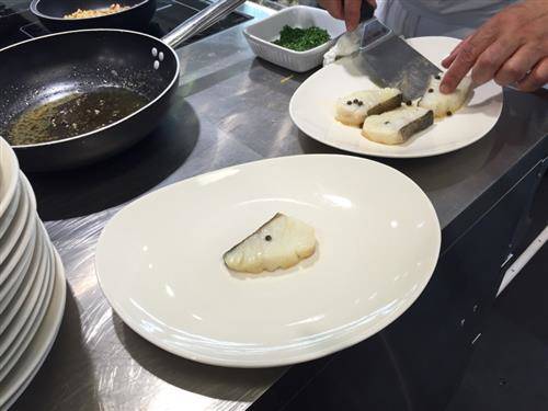 Zola e Merluzzo, salmone con i capperi: è il mare più originale