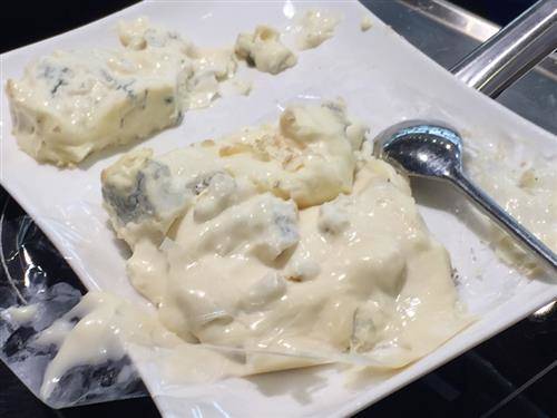 Zola e Merluzzo, salmone con i capperi: è il mare più originale