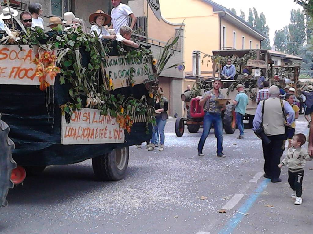 Angera, le maschere e la festa dell'Uva