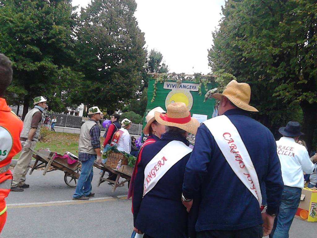 Angera, le maschere e la festa dell'Uva