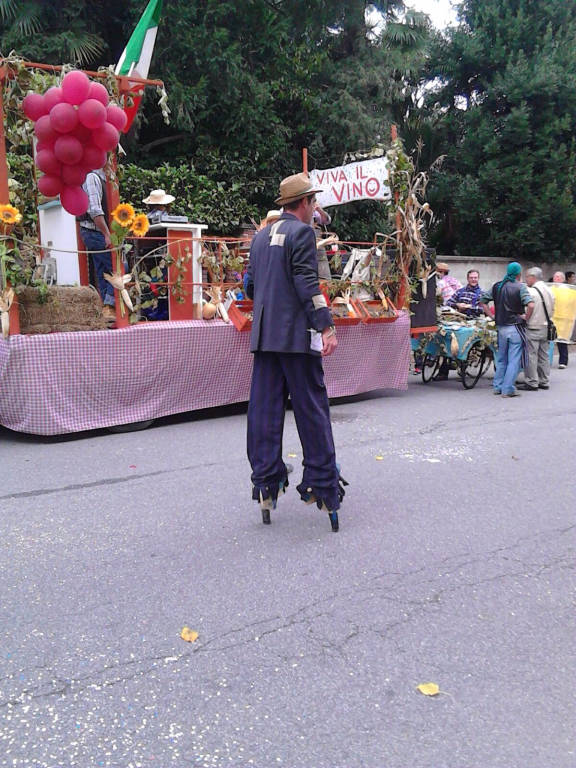 Angera, le maschere e la festa dell'Uva