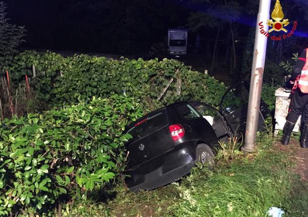Schianto nella notte, tre giovani all’ospedale