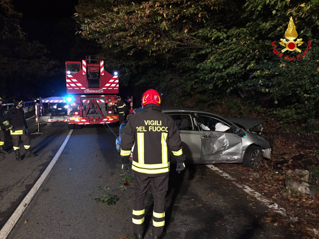 Intervento Tronzato Auto Ribaltata 