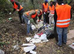 Profughi al lavoro per ripulire la città