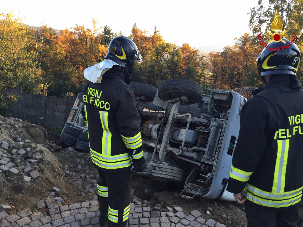 ribaltamento betoniera luino 2 novembre 2015