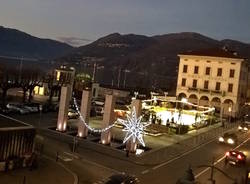 pista pattinaggio ghiaccio luino piazza libertà