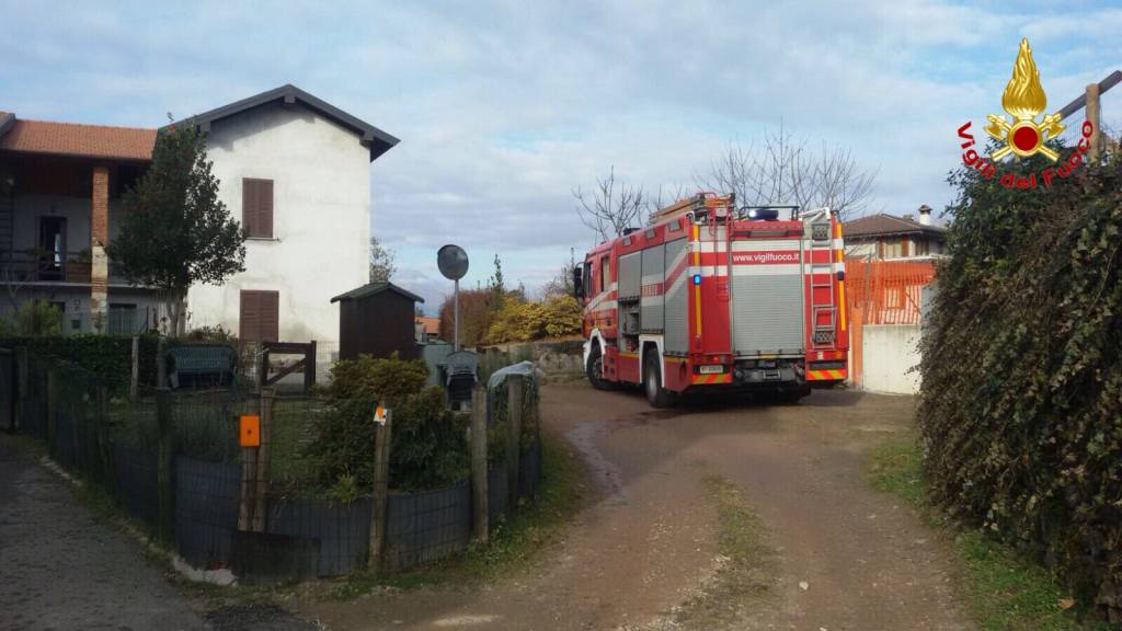 Scoppia un petardo, perde entrambe le mani