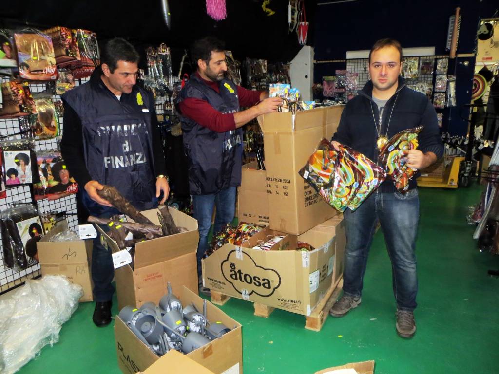 Contraffazione, sequestrati 150 mila articoli