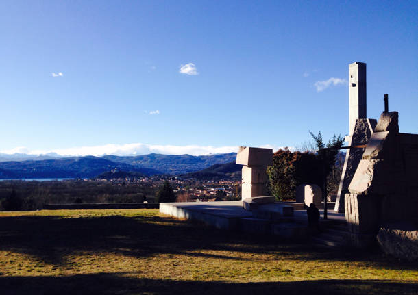 Monti innevati, panorama da cartolina