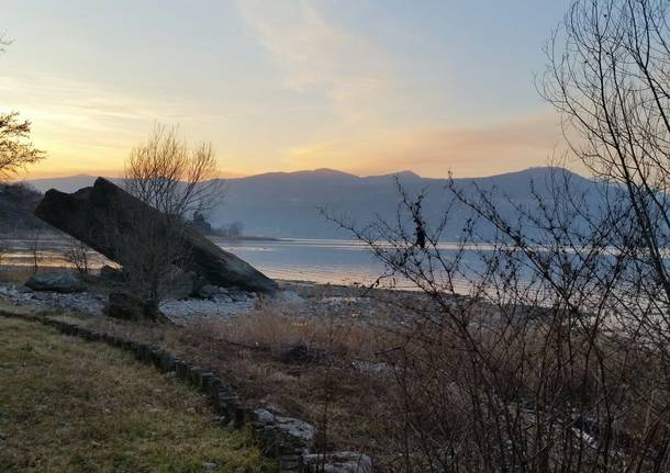 Ranco, il lago “si allontana”
