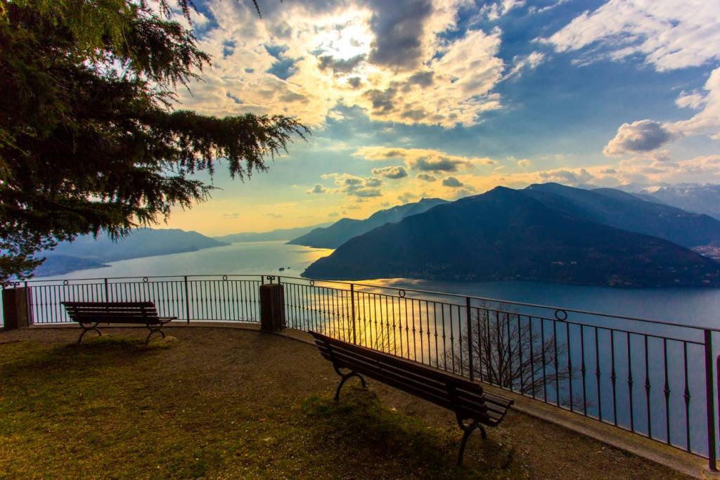 Panorama dalla chiesetta di San Rocco Sopra Maccagno e Passo della Forcora
