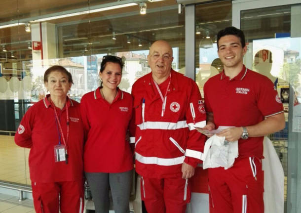 Tre tonnellate di viveri raccolti dalla Croce Rossa