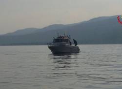 Vigili del fuoco del soccorso acquatico al lavoro a Monvalle