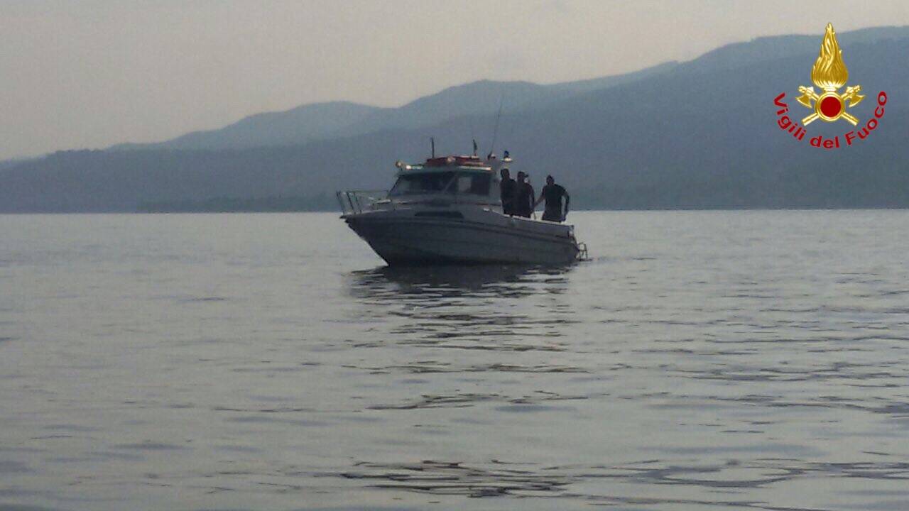 Vigili del fuoco del soccorso acquatico al lavoro a Monvalle
