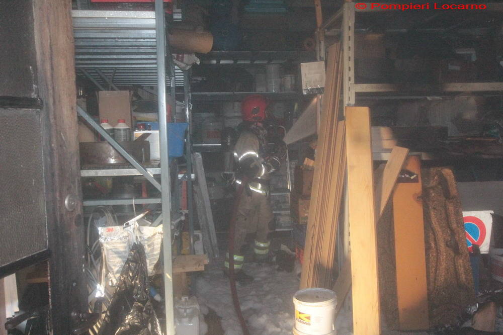 Incendio in un deposito di legname nel locarnese