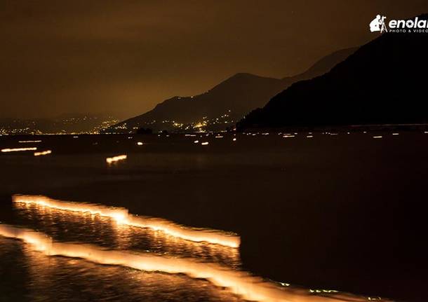 Le lanterne galleggianti sul lago Maggiore