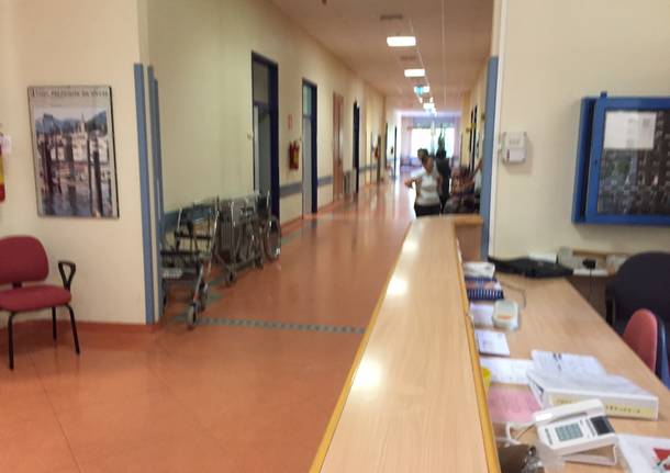 L'assessore gallera in visita agli ospedali dell'ASST Sette Laghi