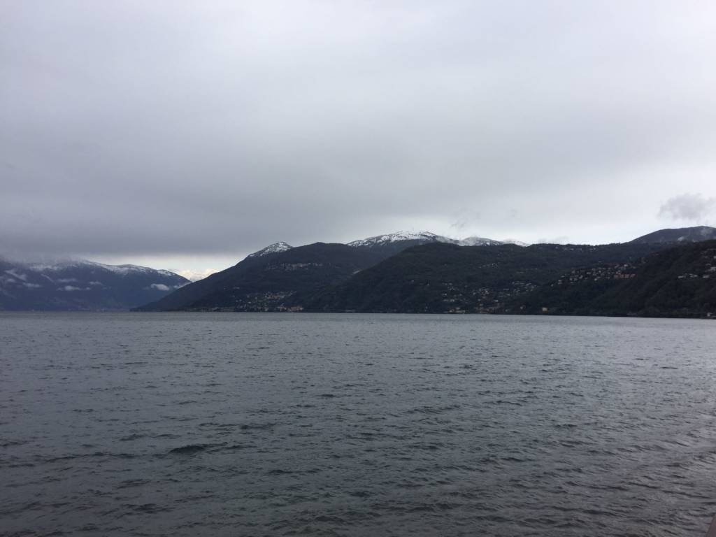 La nevicata sui rilievi del Luinese