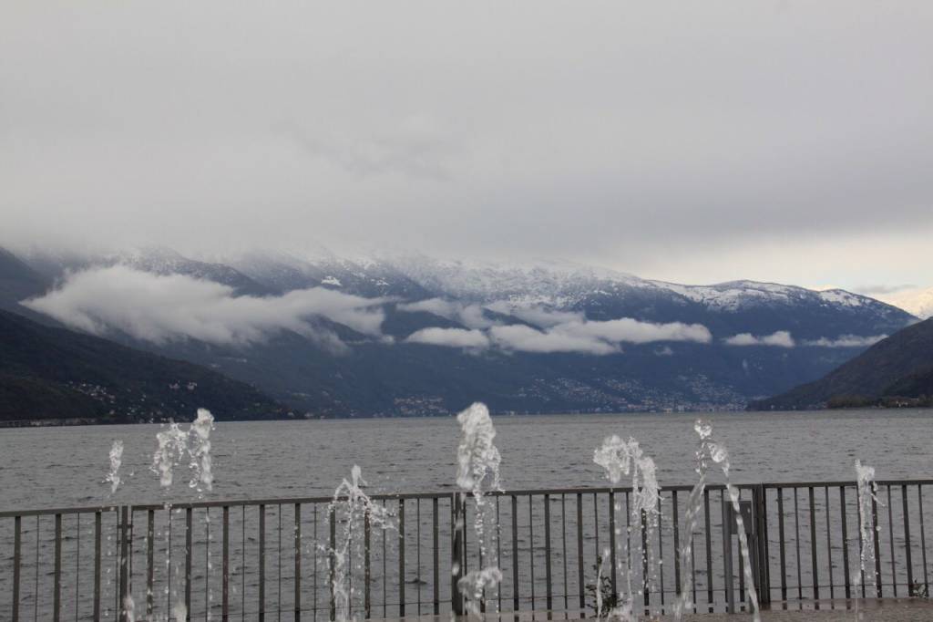 La nevicata sui rilievi del Luinese
