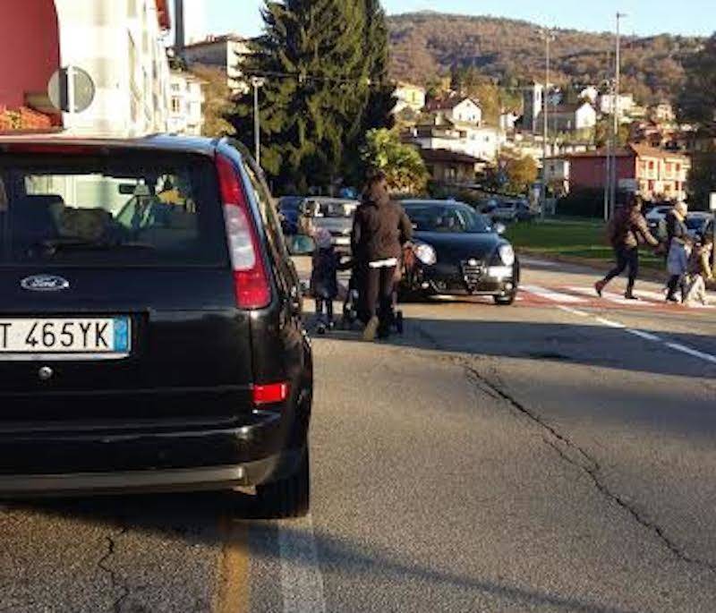 Sosta selvaggia, la denuncia di una madre