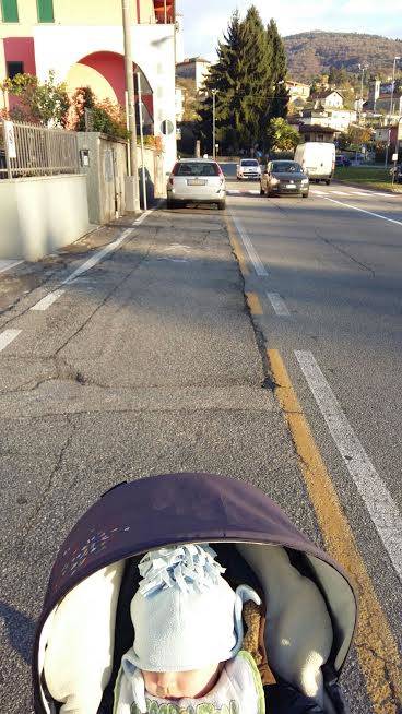 Sosta selvaggia, la denuncia di una madre