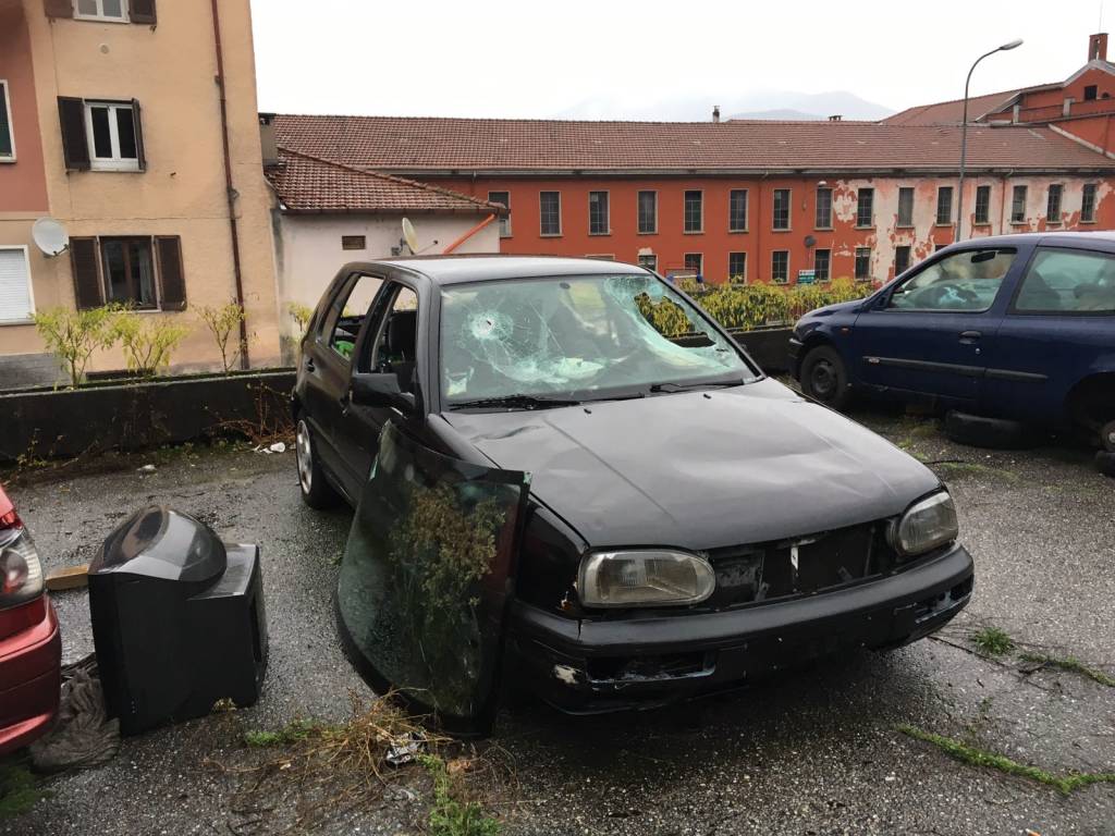 Germignaga, auto abbandonate in Via Fabio Filzi 