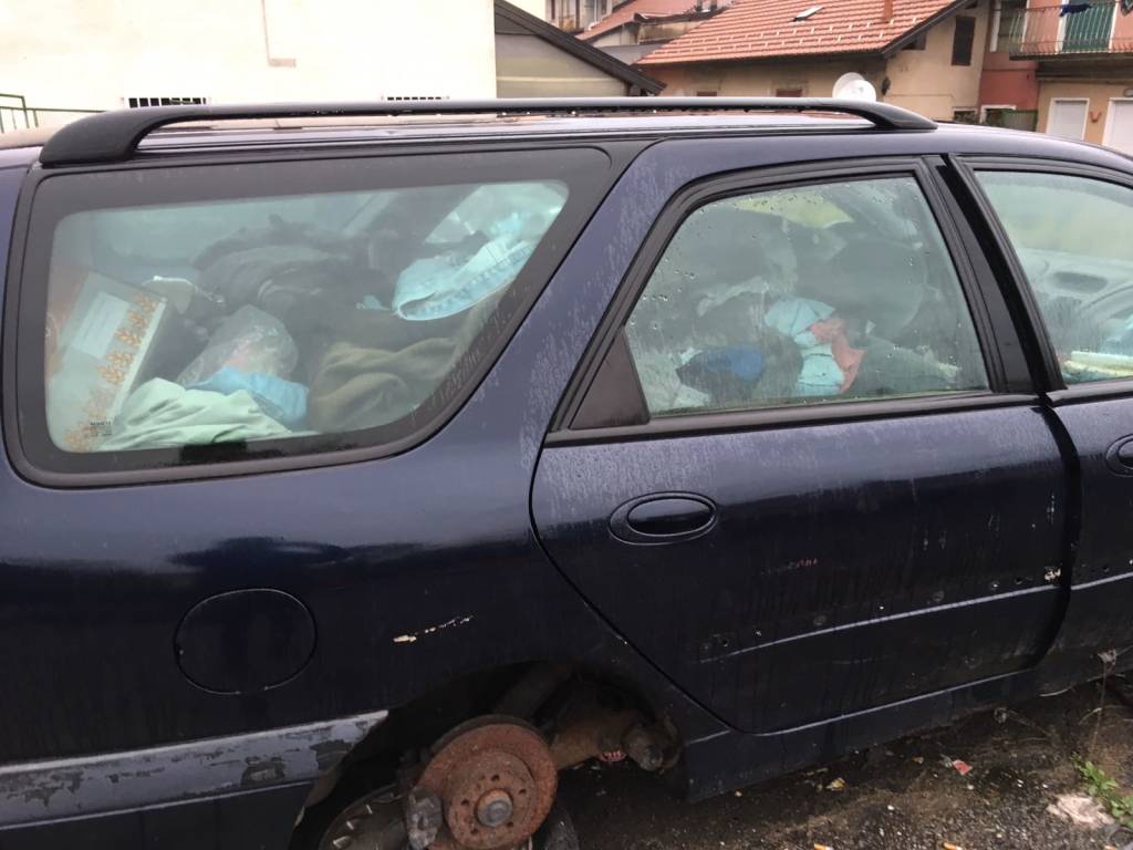 Germignaga, auto abbandonate in Via Fabio Filzi 