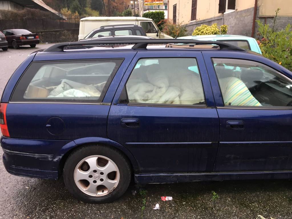 Germignaga, auto abbandonate in Via Fabio Filzi 