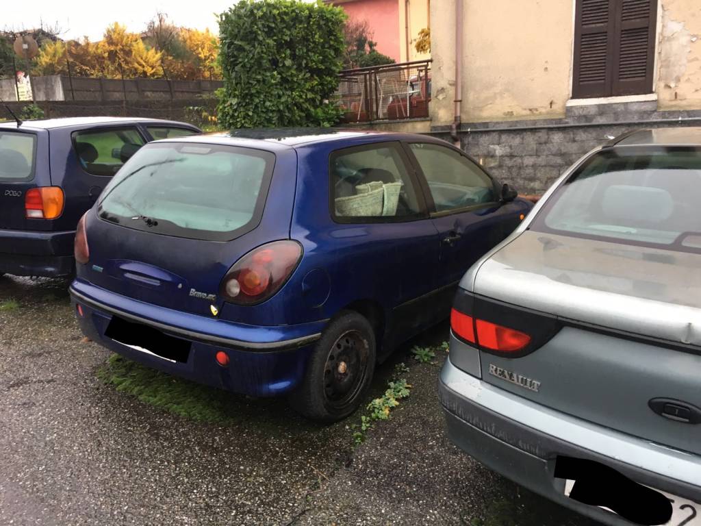 Germignaga, auto abbandonate in Via Fabio Filzi 