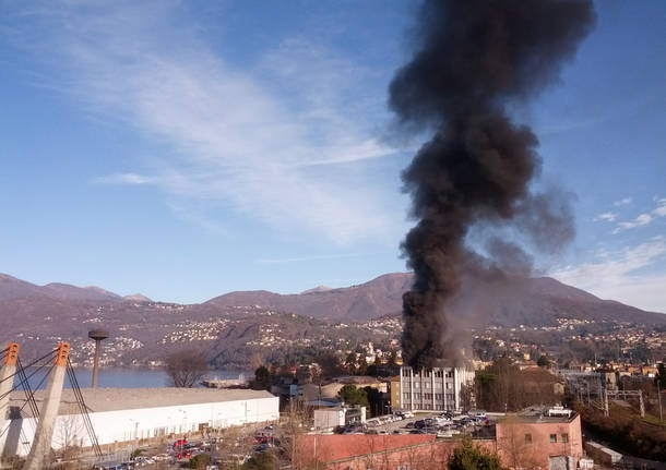 Incendio alla ex Ratti