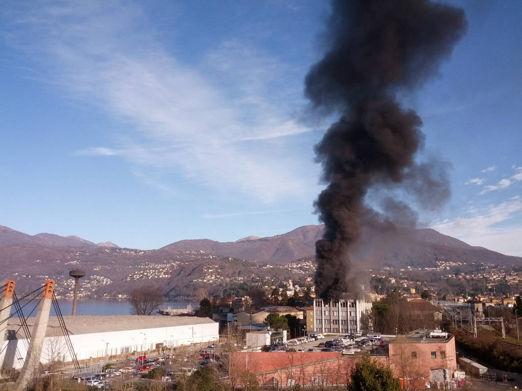 Incendio alla ex Ratti