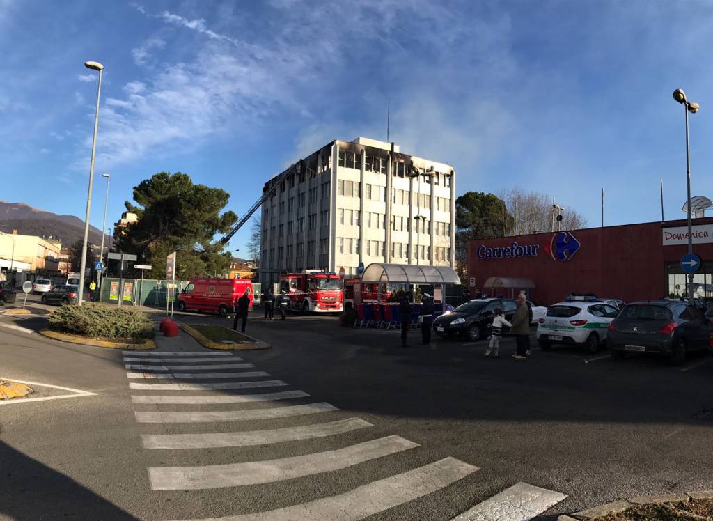 Incendio alla ex Ratti