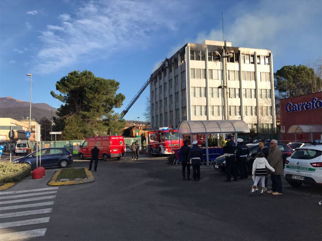 Incendio alla ex Ratti