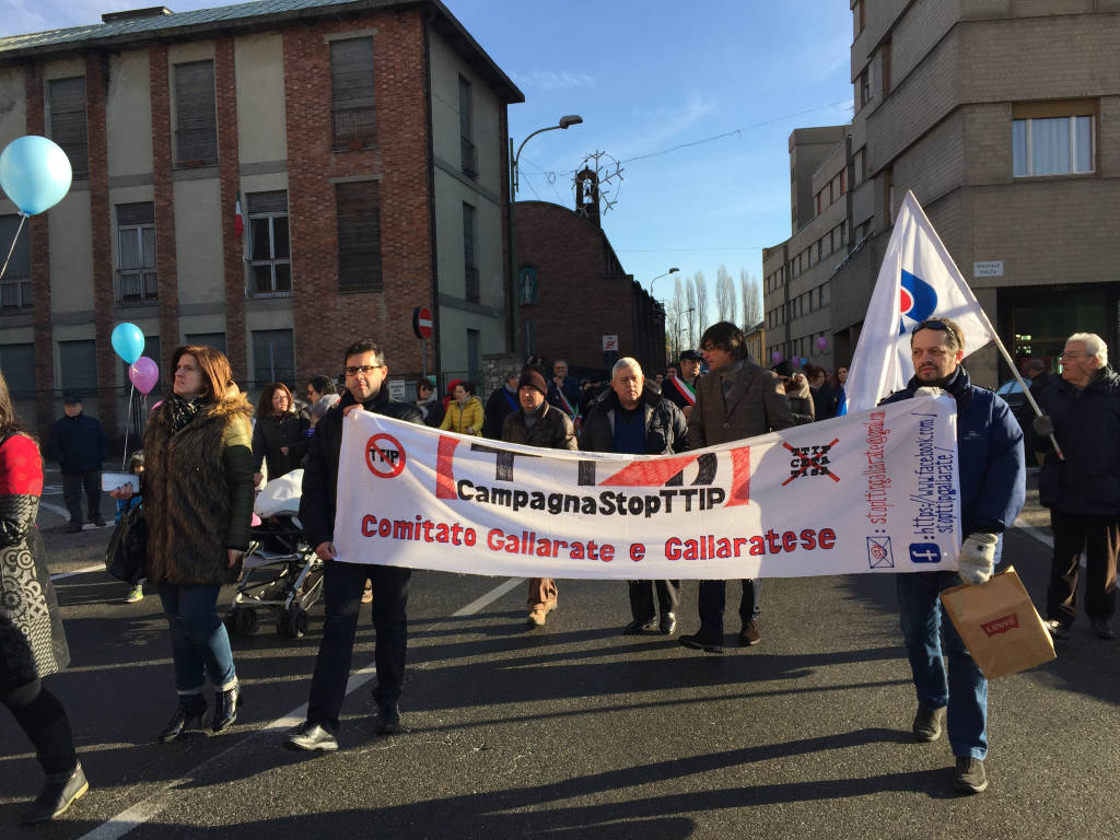 La protesta delle mamme all'ospedale di Angera
